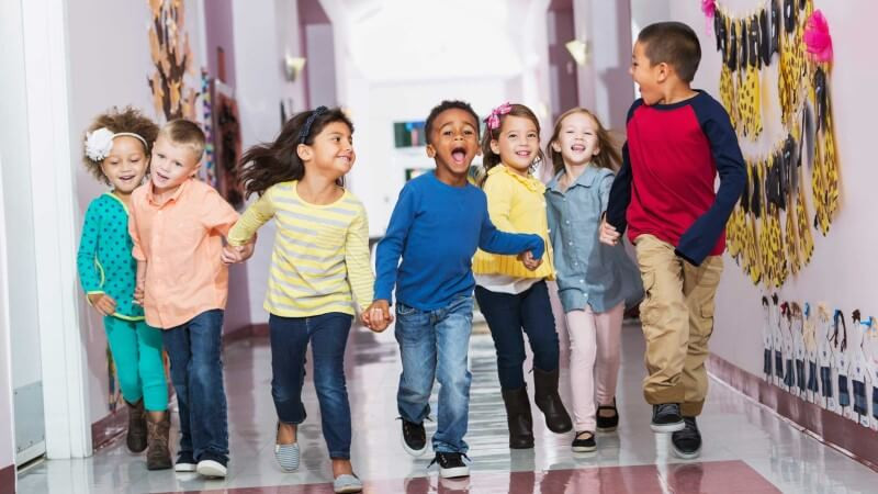 c512be459e147542df5cde1b5594738f_Multiracial-group-of-preschoolers-running-down-hallway-2650x1767-2650-1491-c-90-optimized