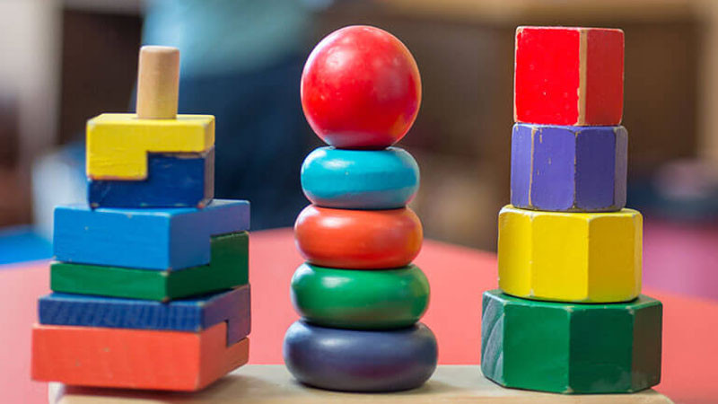 Wooden-colorful-Montessori-toys-and-child-is-back-515439600_4701x7044-optomized-800x450-1